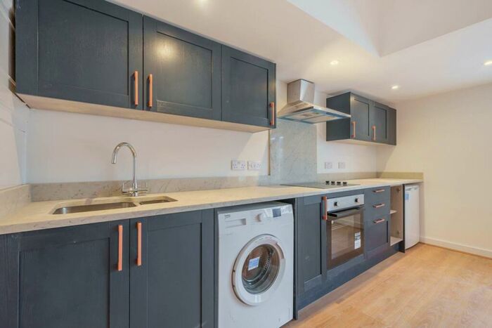 2 Bedroom Flat To Rent In Kings Street, Maidstone, ME14