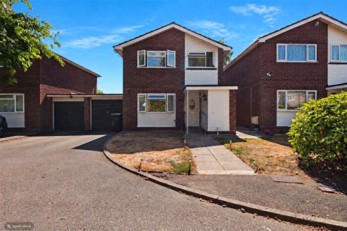 3 Bedroom Link Detached House For Sale In Garlands Close, Burghfield Common, Reading, Berkshire, RG7