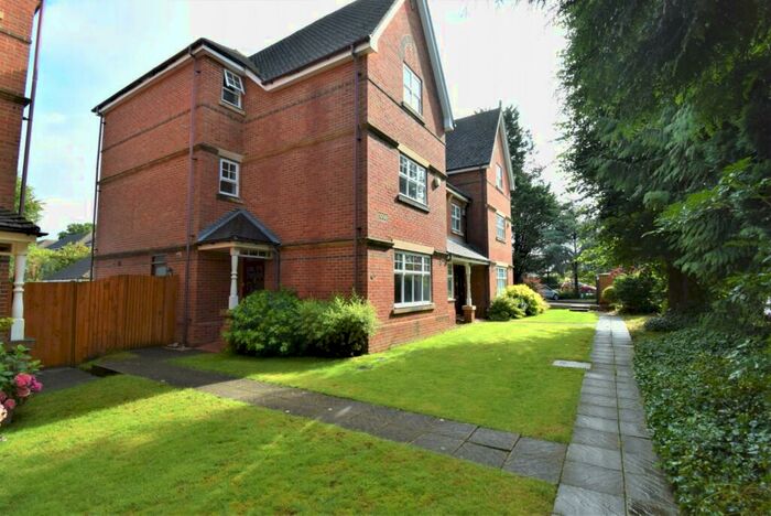 4 Bedroom Town House To Rent In Highlands, Farnham Common, Slough, SL2