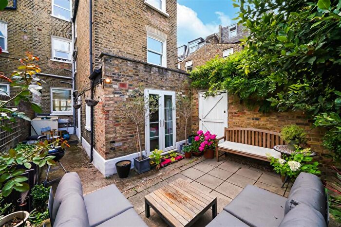2 Bedroom Flat For Sale In Sangora Road, SW11