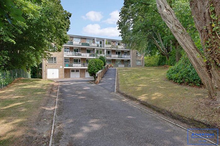 2 Bedroom Apartment For Sale In Headswell Crescent, The Bluff, BH10