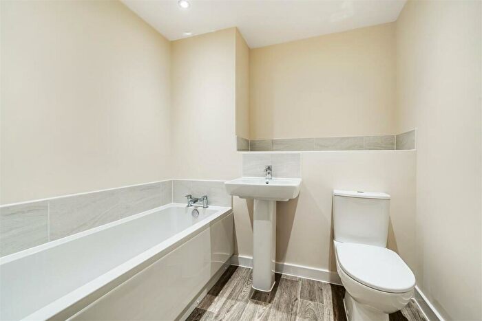 2 Bedroom Apartment To Rent In Sandpiper Drive, Lakeside, Doncaster, DN4