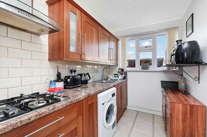 2 Bedroom Terraced House For Sale In Maxwell Gardens, Dumbreck, Glasgow, G41