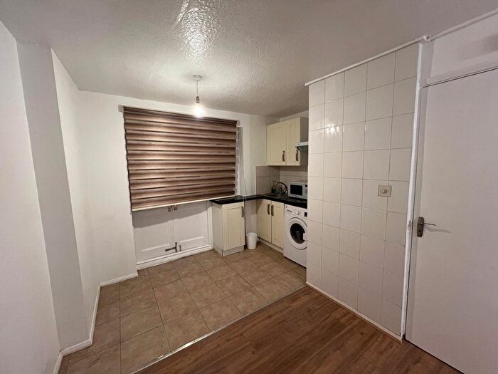 1 Bedroom Flat To Rent In Edmeston Close, London, E9