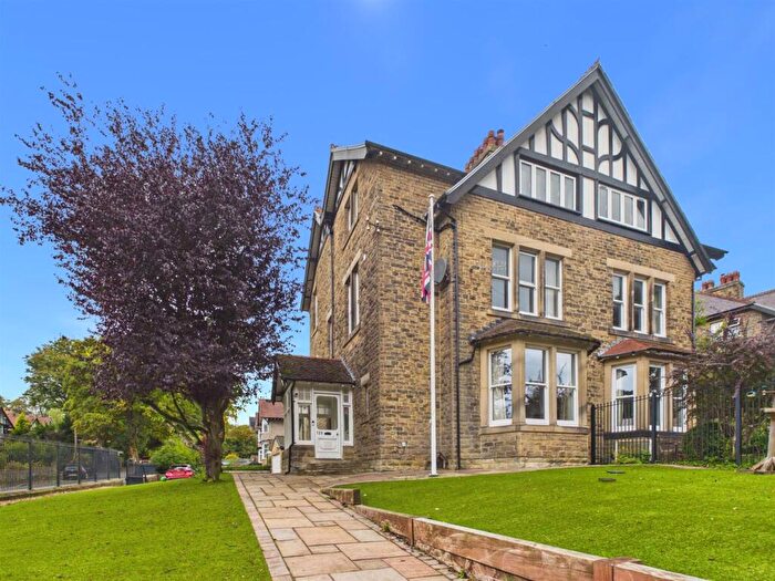 5 Bedroom Semi Detached House For Sale In Lightwood Road, Buxton, SK17