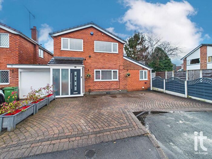 4 Bedroom Link Detached House For Sale In Withypool Drive, Great Moor, Stockport, SK2