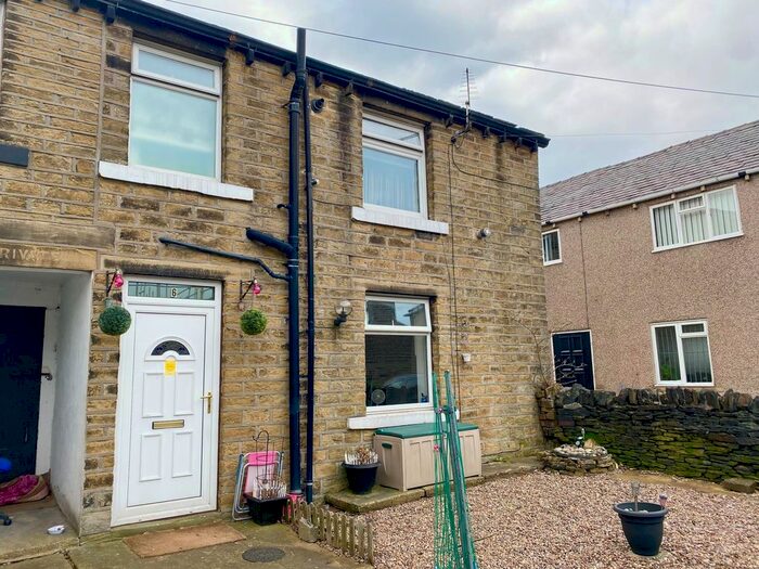 1 Bedroom Detached House To Rent In Thorncliffe Street, Huddersfield, West Yorkshire, Uk, HD3
