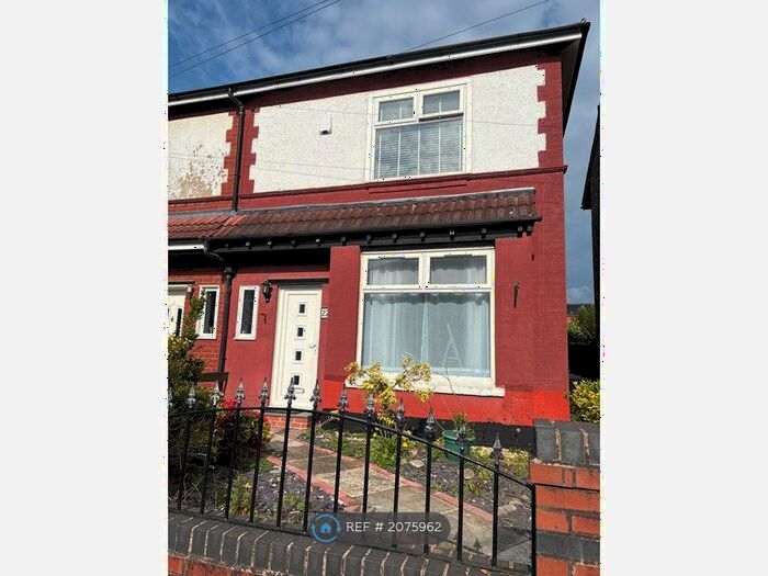 4 Bedroom Semi-Detached House To Rent In Victoria Road, Urmston, Manchester, M41