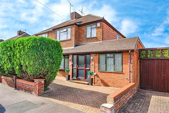 3 Bedroom Semi-detached House For Sale In Brandreth Avenue, Dunstable, Bedfordshire, LU5