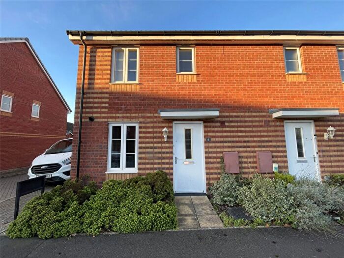 3 Bedroom Semi-Detached House To Rent In Bunker Square, Exeter, Devon, EX2