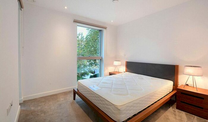 2 Bedroom Flat To Rent In Rodney Road, Elephant And Castle, London, SE17