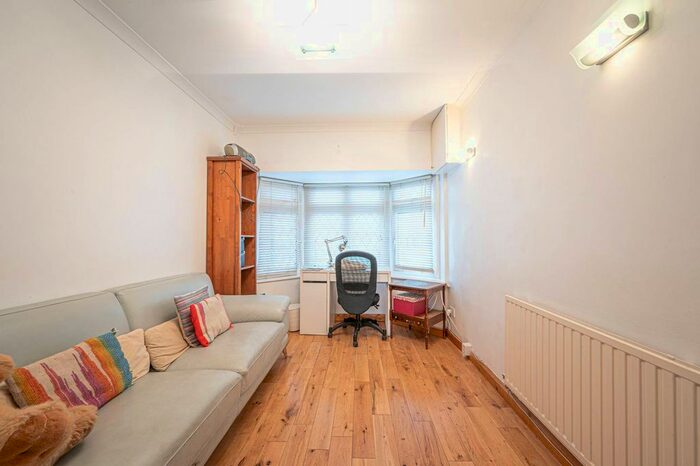 4 Bedroom Property To Rent In Finchley Park, North Finchley, London, N12