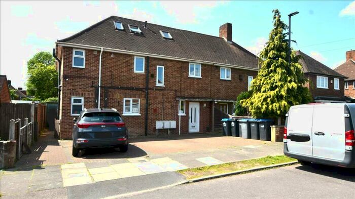 2 Bedroom Flat To Rent In Ensign Drive, London, N13