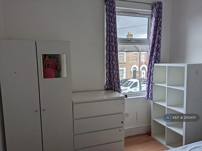 2 Bedroom Flat To Rent In Airthrie Road, Ilford, IG3