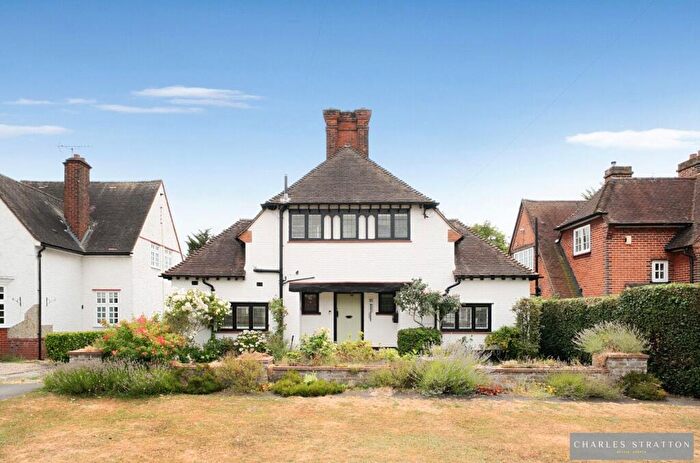 4 Bedroom Detached House For Sale In Meadway, Gidea Park, RM2