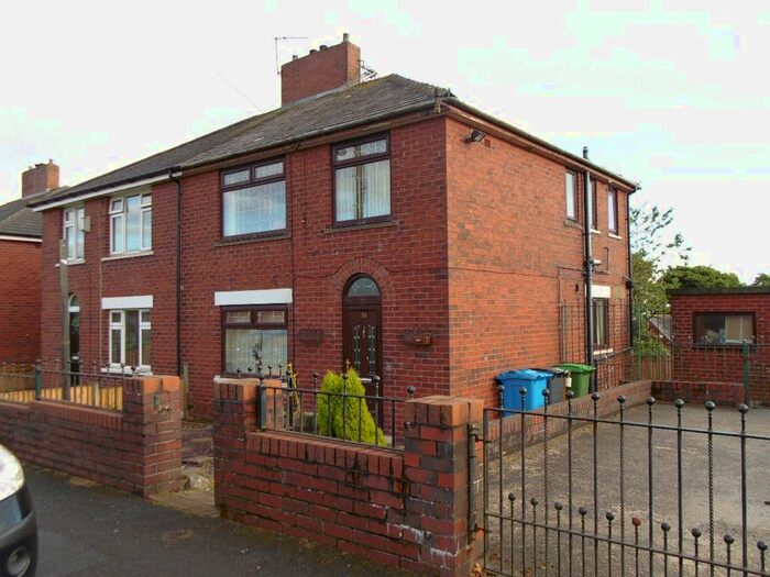 3 Bedroom Semi-Detached House To Rent In Whetstone Hill Road, Oldham OL1