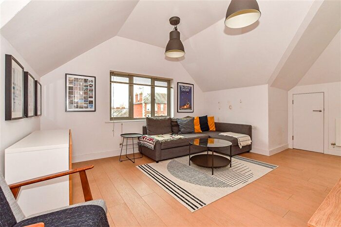 1 Bedroom Flat For Sale In St. John's Road, Tunbridge Wells, Kent, TN4