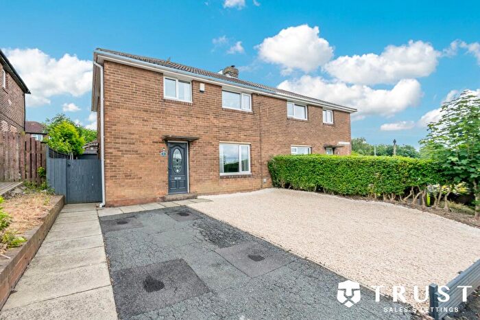 3 Bedroom Semi-Detached House For Sale In Charlesworth Square, Gomersal, BD19