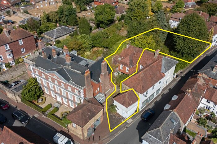 End Of Terrace House For Sale In Angel Street, Petworth, GU28