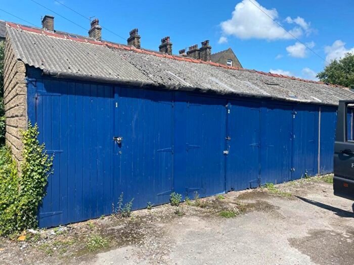 Garage / Parking To Rent In Garage Reevy Road, Wibsey, Bradford, BD6