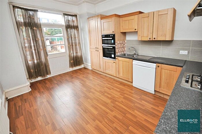 3 Bedroom Terraced House For Sale In Clifton Road, Finchley, N3