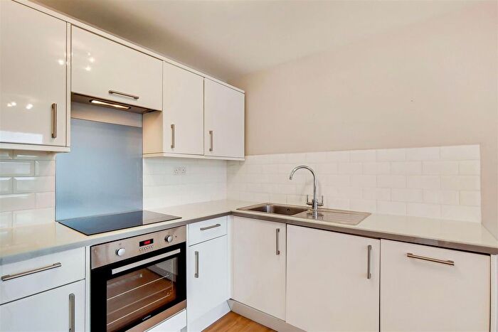 1 Bedroom Flat To Rent In Fulham Palace Road, London, W6