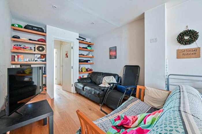 2 Bedroom Flat To Rent In Steedman Street, Elephant And Castle, London, SE17