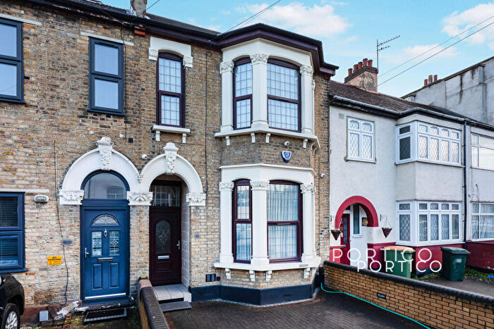 2 Bedroom Flat To Rent In Palmerston Road, London, E7