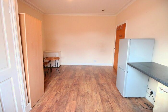 Studio To Rent In St. Stephens Road, Hounslow, Middlesex, TW3