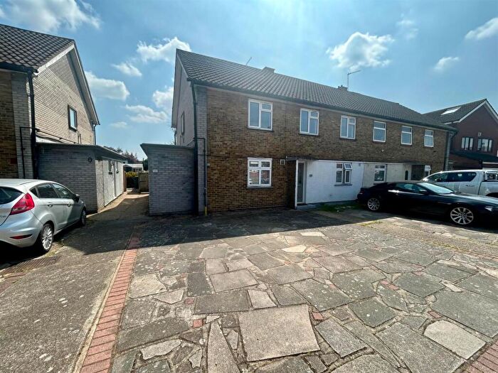 2 Bedroom Maisonette To Rent In Harlow Road Rainham Essex, RM13