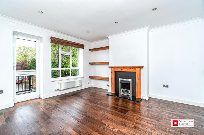 3 Bedroom Flat To Rent In New Wanstead, East London, E11