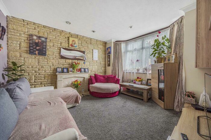 3 Bedroom Semi-Detached House To Rent In Fairlie Road, Cowley, OX4