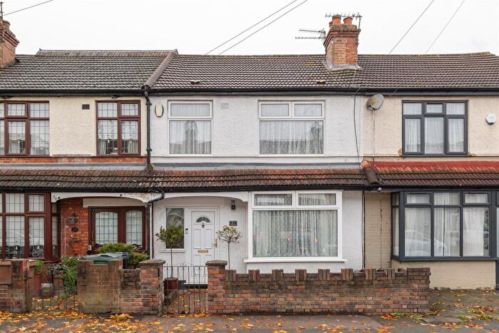 3 Bedroom Terraced House For Sale In York Road, Chingford, E4