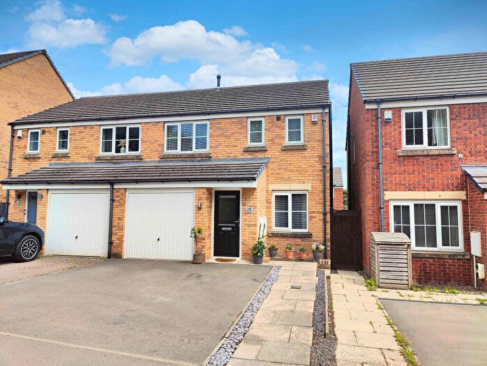 3 Bedroom Semi-Detached House For Sale In Sunderland Way, Lightcliffe, HX3