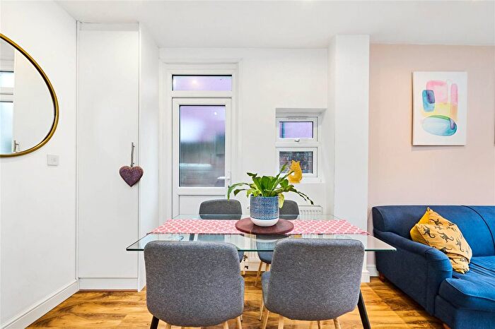 2 Bedroom Flat For Sale In Fallsbrook Road, Furzedown, SW16