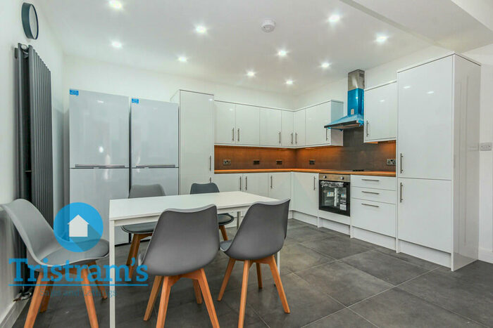 5 Bedroom Semi-Detached House To Rent In Warwick Avenue, Beeston, NG9