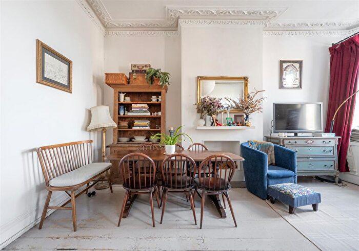 2 Bedroom Flat For Sale In Lower Clapton Road, London, E5