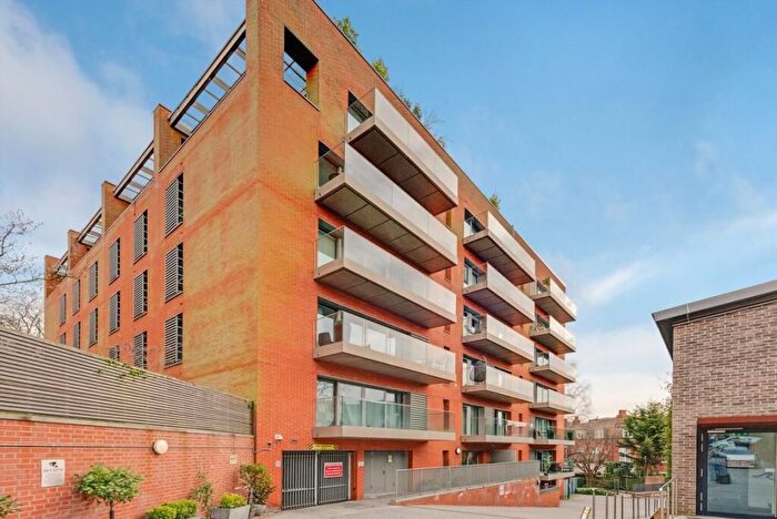 3 Bedroom Flat For Sale In Penrose Gardens, London, NW3