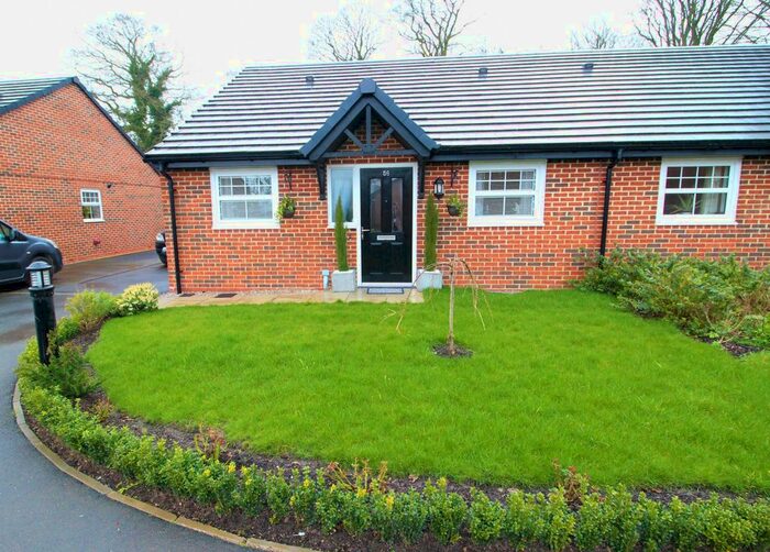 2 Bedroom Bungalow For Sale In Hollin Hall Drive, Lancashire, PR3