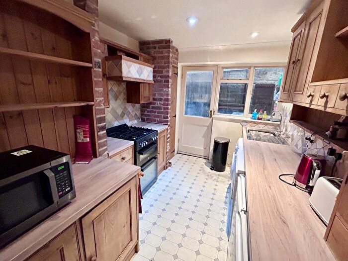 3 Bedroom Detached Bungalow For Sale In Withybed Close, Newport, PO30