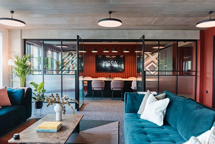 2 Bedroom Flat To Rent In New York, Quarry Hill, Leeds, LS2