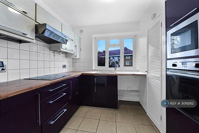 3 Bedroom Flat To Rent In Bostall Lane, London, SE2