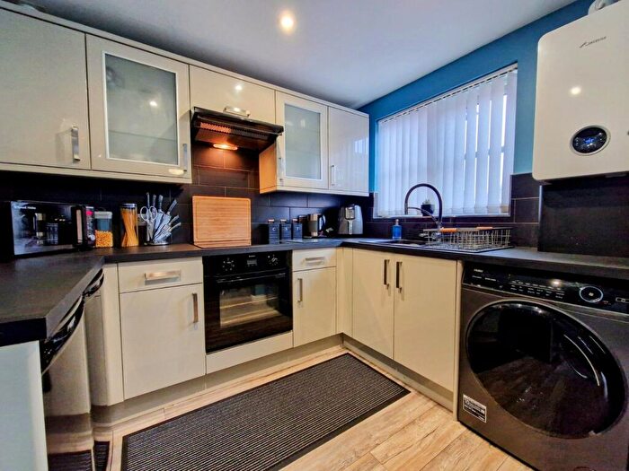 2 Bedroom Flat For Sale In Laxton Grove, Solihull, West Midlands, B91