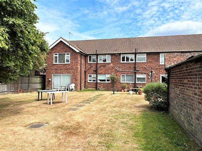 2 Bedroom Maisonette To Rent In Byfleet, Surrey, KT14