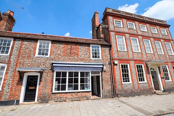 2 Bedroom Flat To Rent In High Street, Thame, OX9