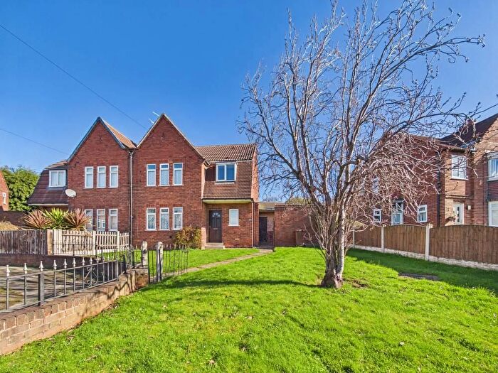 3 Bedroom Semi Detached House For Sale In Grove Road, Pontefract, WF8