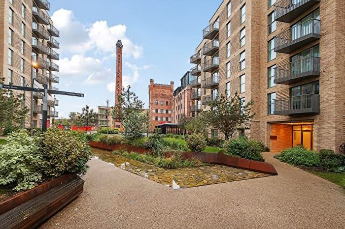 2 Bedroom Apartment For Sale In Memorial Avenue, Slough, SL1