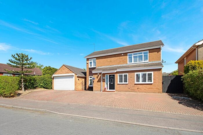 4 Bedroom Detached House For Sale In Healey Close, Rugby, CV21