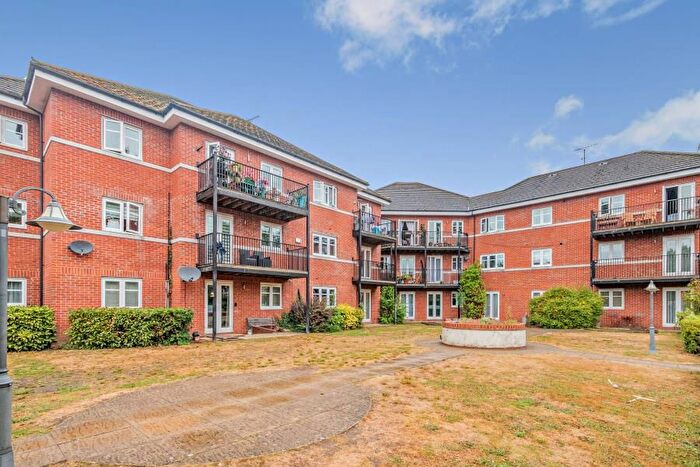 2 Bedroom Flat To Rent In Elm Park Road, Pinner, HA5