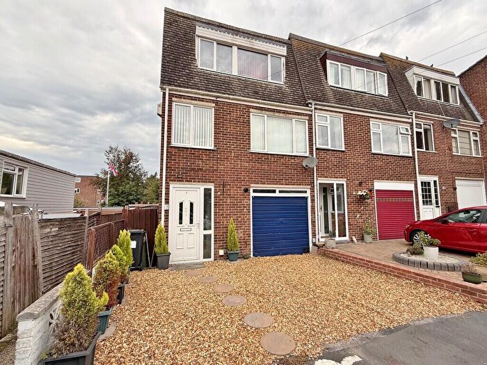 3 Bedroom End Of Terrace House For Sale In Oakapple Gardens, Farlington, PO6